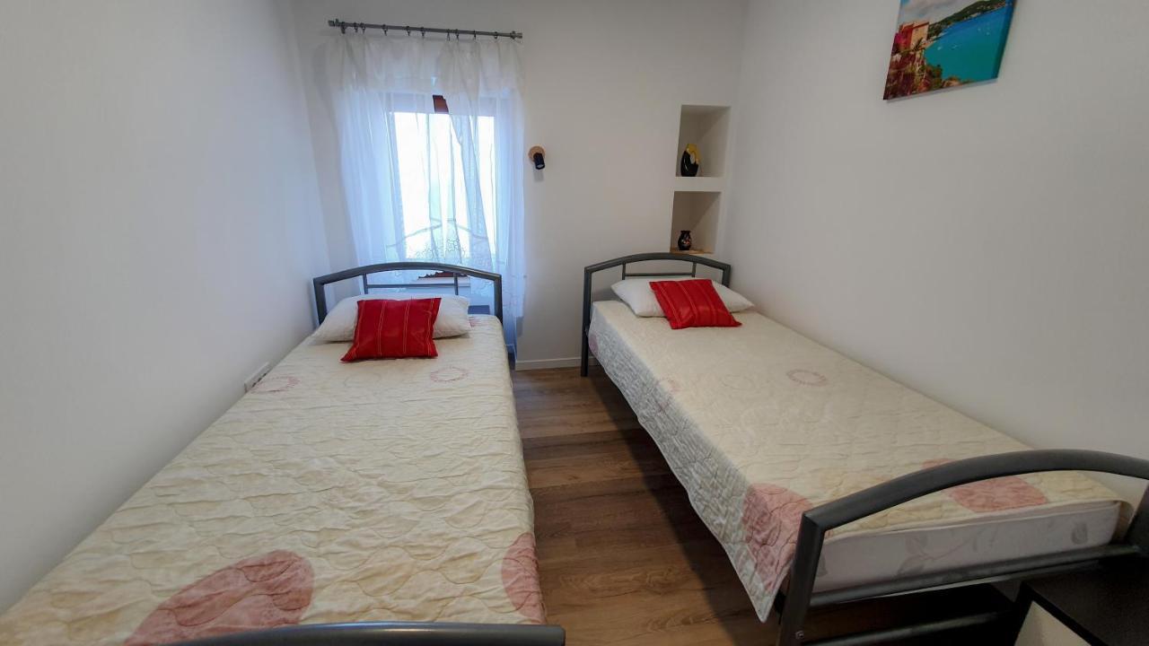 לובראן Apartment Bugenvilija מראה חיצוני תמונה