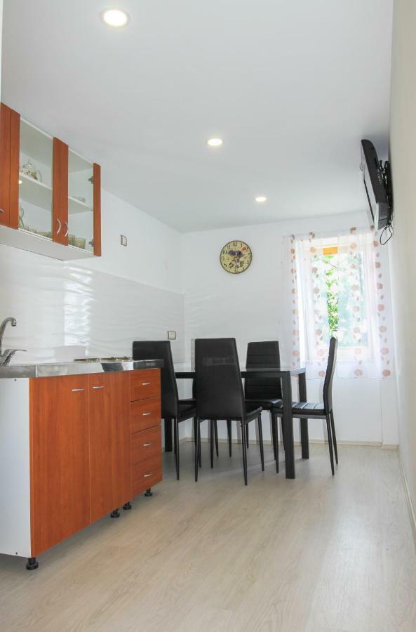 לובראן Apartment Bugenvilija מראה חיצוני תמונה